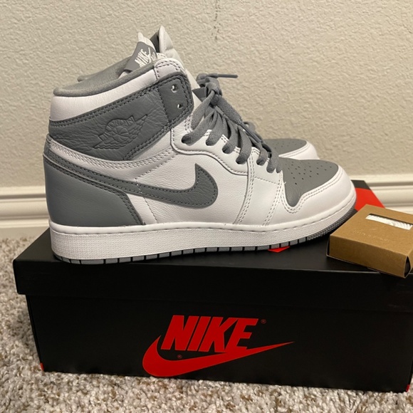Athletic_Shoes